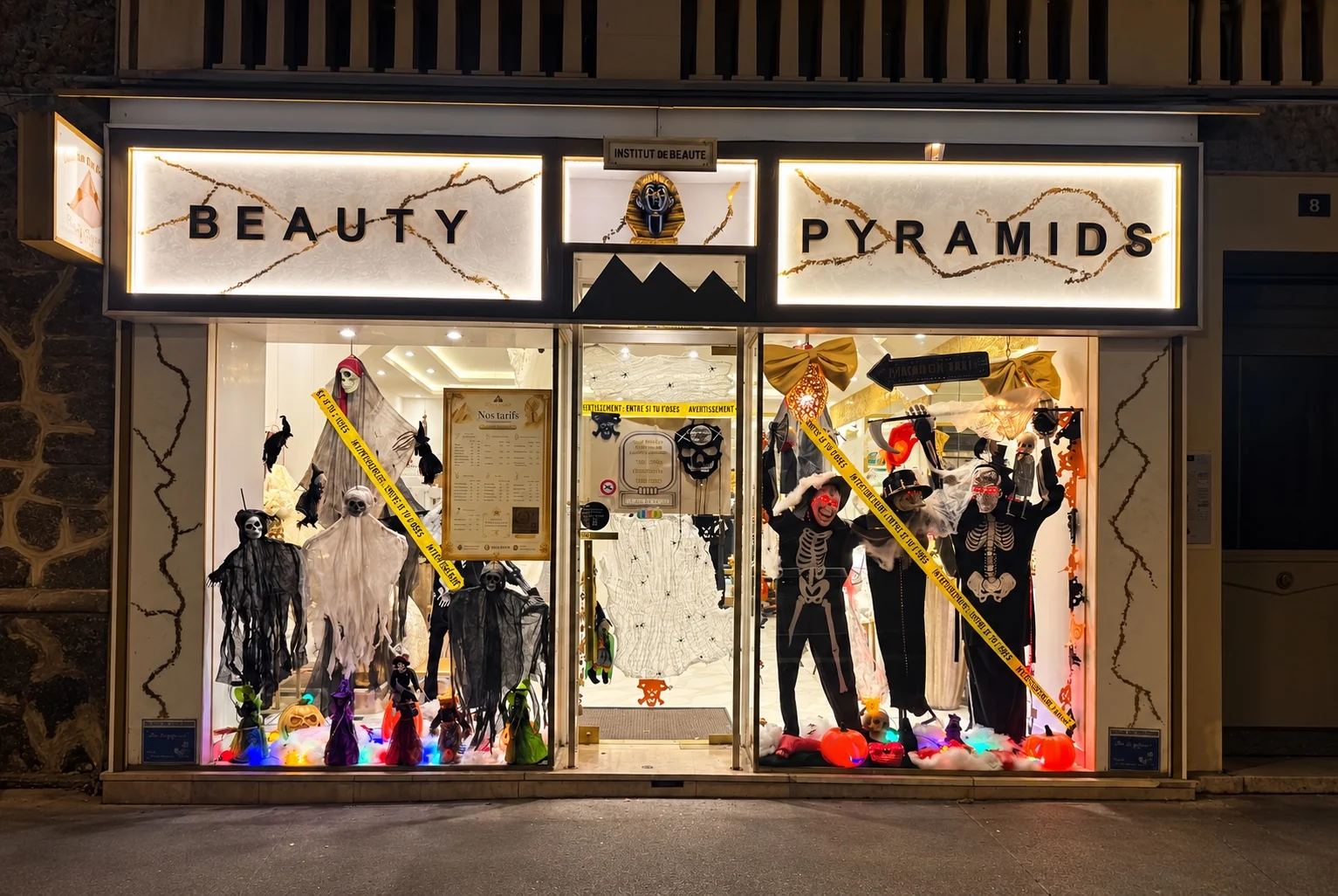 La vitrine passe en mode Halloween